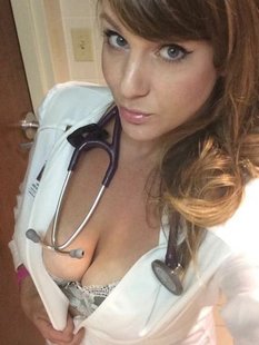 Девицы и бабы балуют нас своими огромными буферами