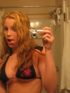 Рыжая дура бесится от одиночества дома