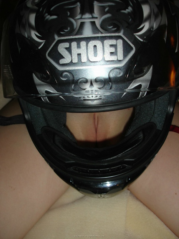 Позирует в гараже своего парня и не только 13 фото Позирует в гараже своего парня и не только 13 фото