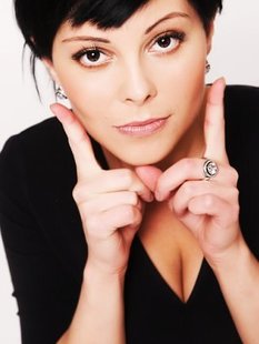  Уже не молода, но красива - 13 фото 