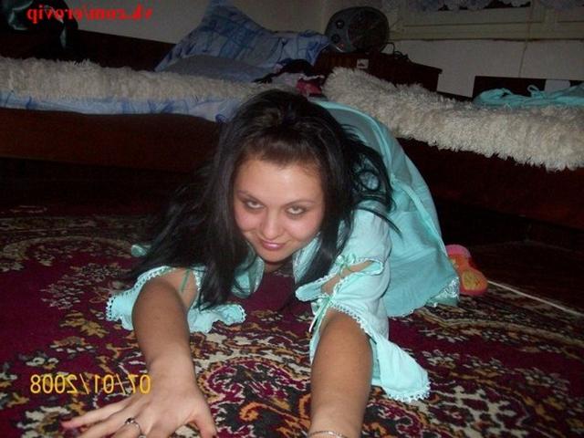 Слегка полная девушка оголилась 4 фото Слегка полная девушка оголилась 4 фото