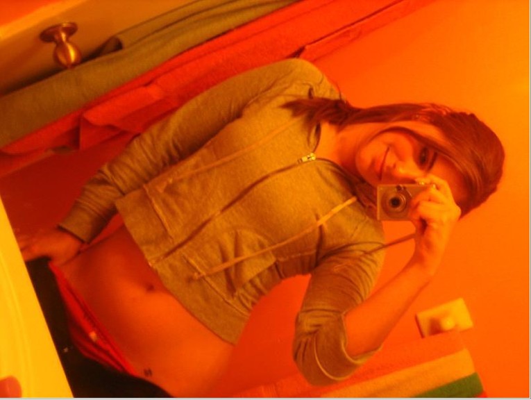 Откровенные снимки симпатичных девушек в трусиках 8 фото Откровенные снимки симпатичных девушек в трусиках 8 фото