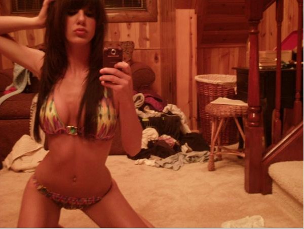 Откровенные снимки симпатичных девушек в трусиках 10 фото Откровенные снимки симпатичных девушек в трусиках 10 фото