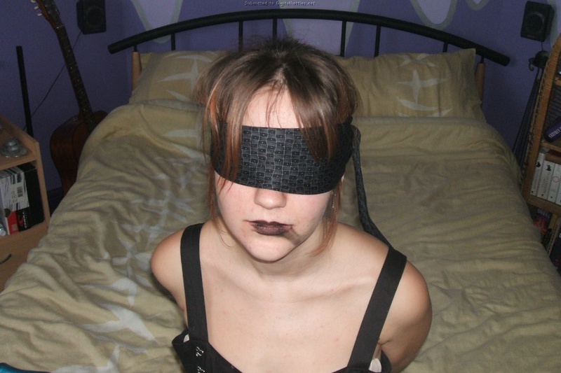 Фетишистке нравится играть в доминирование 5 фото