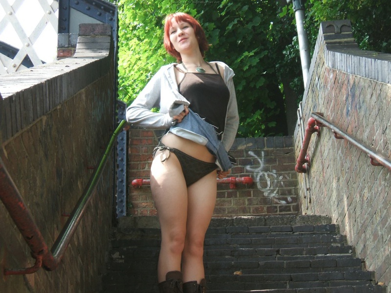 Фетишистке нравится играть в доминирование 20 фото