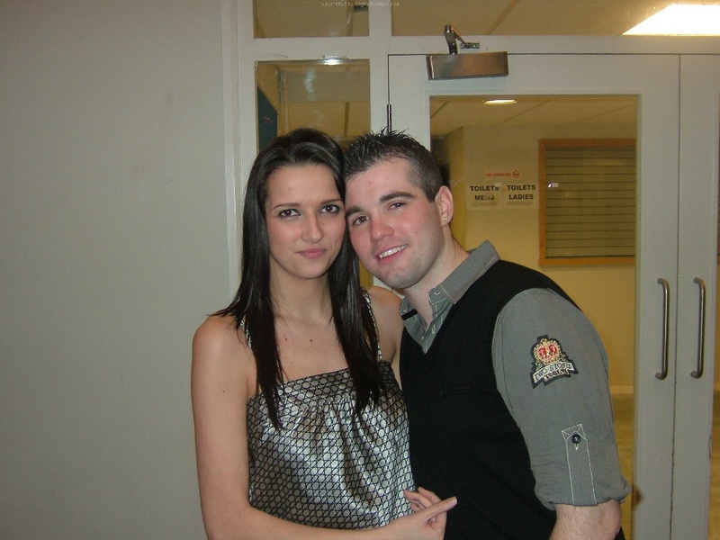 Позирует в новом нижнем белье 6 фото Позирует в новом нижнем белье 6 фото