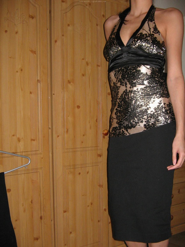 Позирует в новом нижнем белье 2 фото Позирует в новом нижнем белье 2 фото