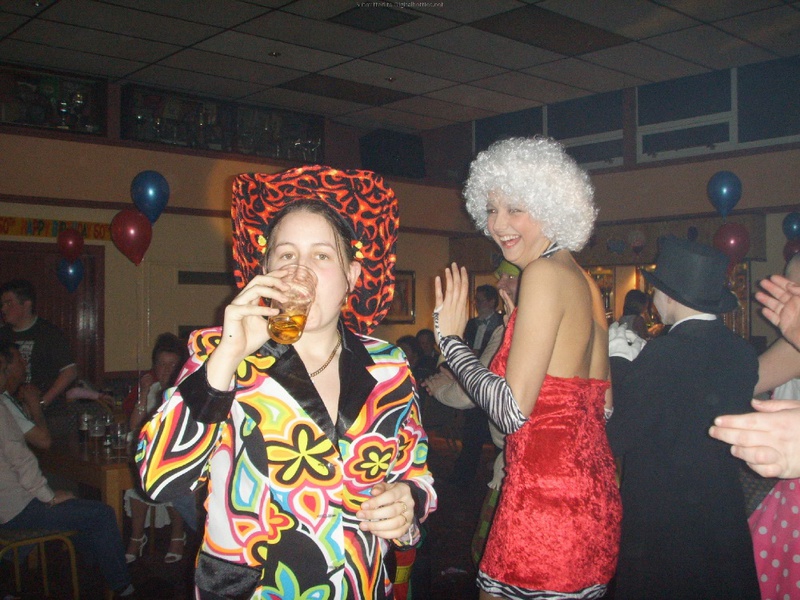 Позирует в новом нижнем белье 8 фото Позирует в новом нижнем белье 8 фото