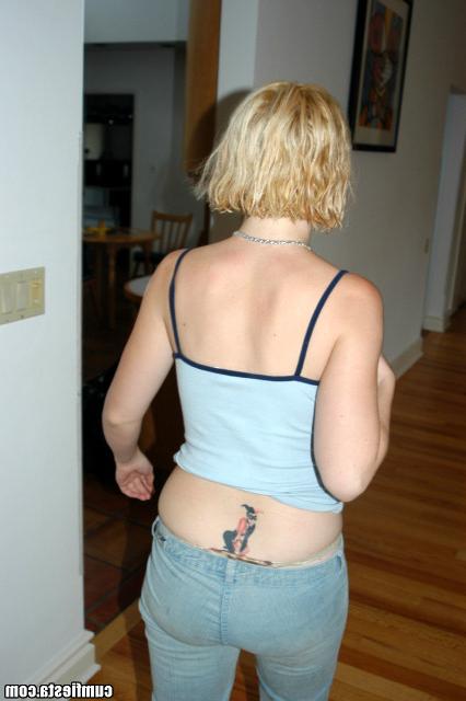 Симпатичная светловолосая девушка сосет член и трахается с хахалем 2 фото Симпатичная светловолосая девушка сосет член и трахается с хахалем 2 фото