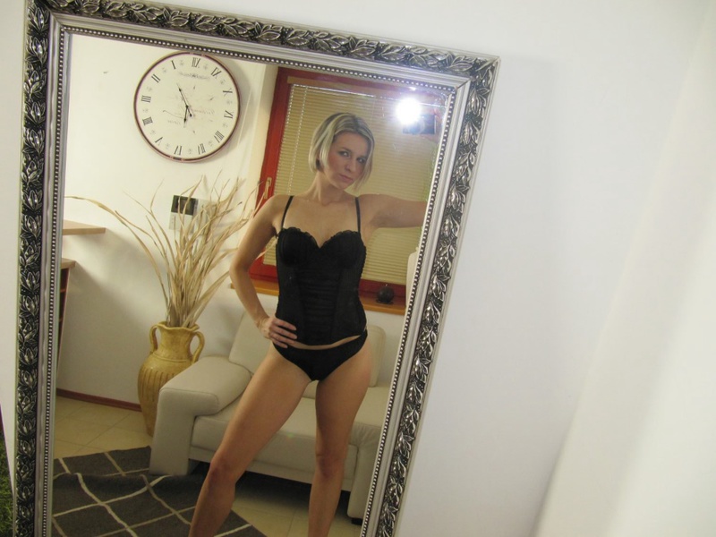 Снимает себя любимую в зеркале дома 1 фото Снимает себя любимую в зеркале дома 1 фото