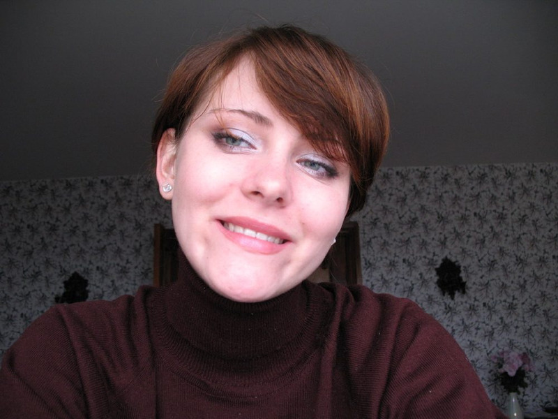 Брюнетка в нижнем белье раздевается 1 фото Брюнетка в нижнем белье раздевается 1 фото