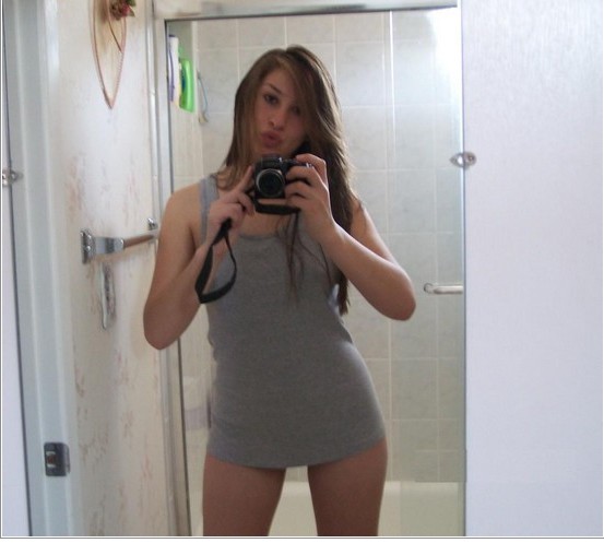 Мулатки блондинки и брюнетки фотографируют себя обнаженными 10 фото Мулатки блондинки и брюнетки фотографируют себя обнаженными 10 фото