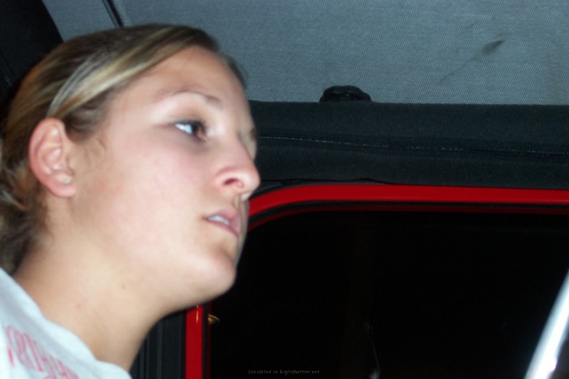 Улыбчивая подруга принимает душ в хорошем настроении 1 фото Улыбчивая подруга принимает душ в хорошем настроении 1 фото