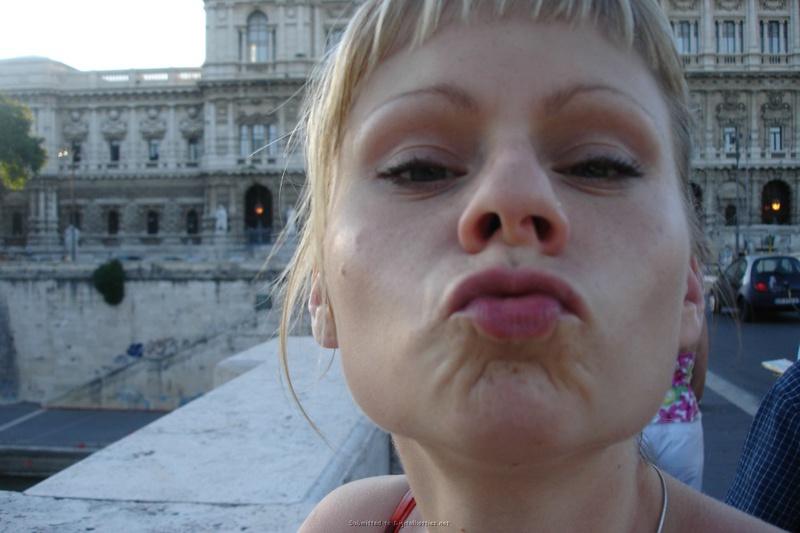 Голая блонда позирует на камеру 12 фото Голая блонда позирует на камеру 12 фото