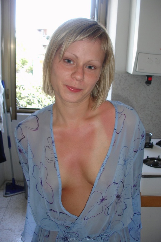 Голая блонда позирует на камеру 11 фото Голая блонда позирует на камеру 11 фото