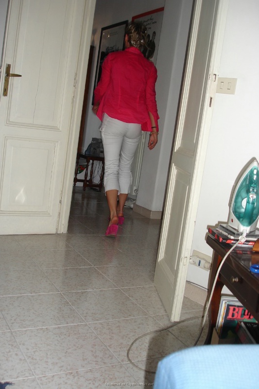 Голая блонда позирует на камеру 18 фото Голая блонда позирует на камеру 18 фото