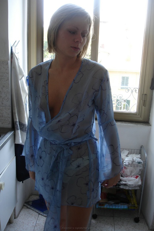 Голая блонда позирует на камеру 5 фото Голая блонда позирует на камеру 5 фото