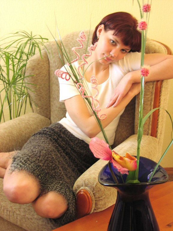 Сладкая брюнетка снимает бельишко в кресле 11 фото Сладкая брюнетка снимает бельишко в кресле 11 фото