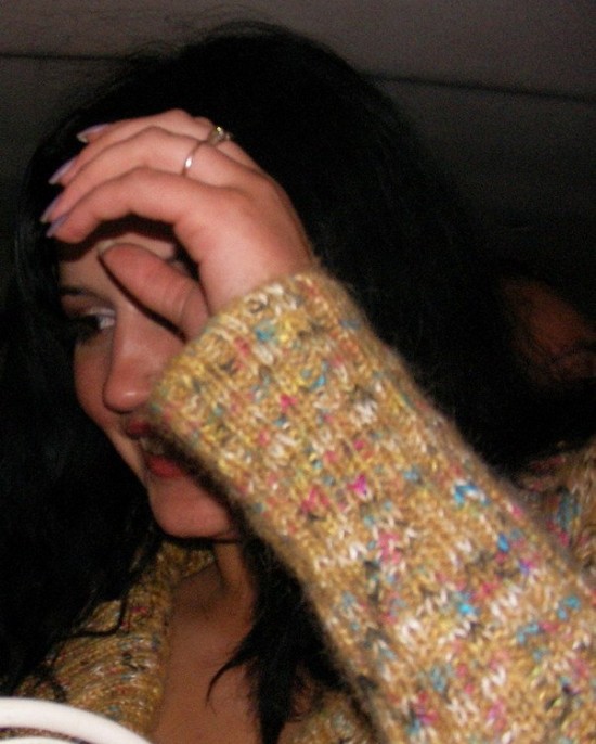 Пьяная сучка позирует перед камерой в чулочках 5 фото Пьяная сучка позирует перед камерой в чулочках 5 фото