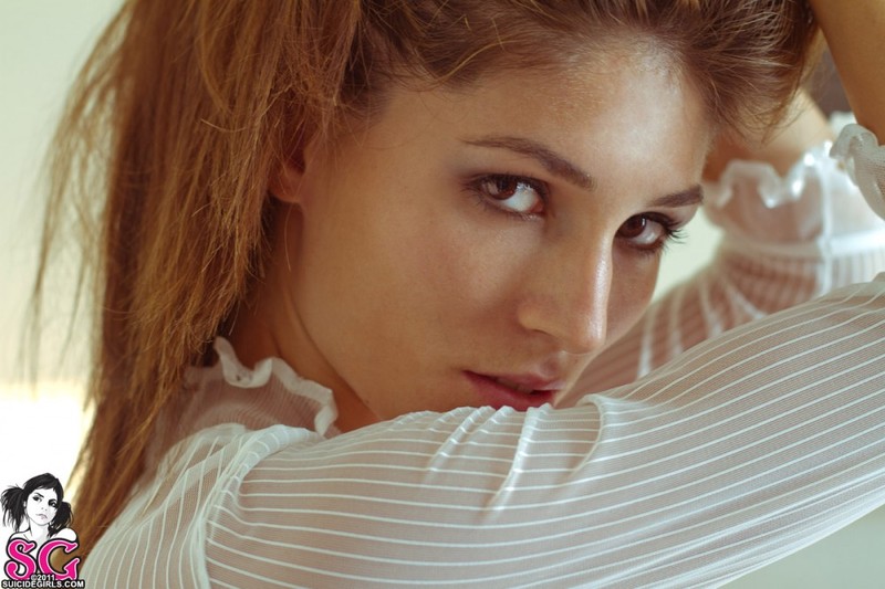 Рыжая бестия солирует на камеру 6 фото Рыжая бестия солирует на камеру 6 фото