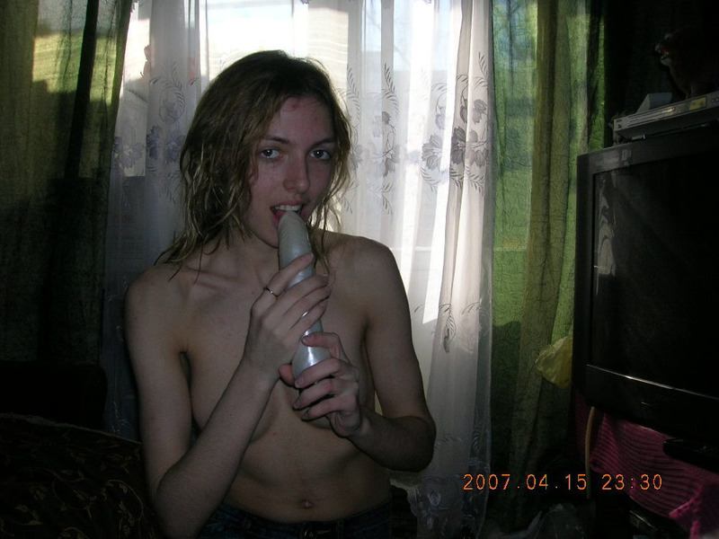 Обнаженная девушка вооружилась секс игрушкой 6 фото Обнаженная девушка вооружилась секс игрушкой 6 фото