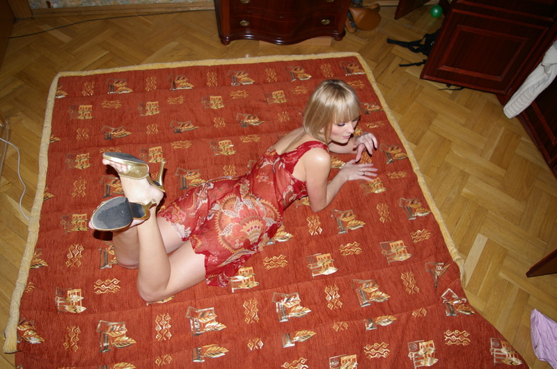 Показывает свое влагалище дома 6 фото Показывает свое влагалище дома 6 фото