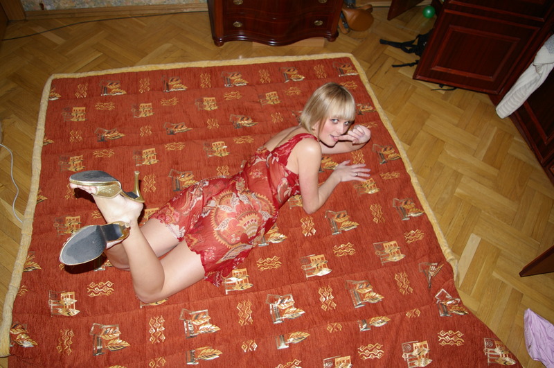 Показывает свое влагалище дома 7 фото Показывает свое влагалище дома 7 фото