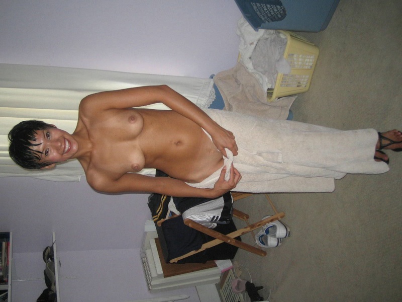 Коротко стриженная брюнетка показывает всем свои прелести 11 фото Коротко стриженная брюнетка показывает всем свои прелести 11 фото