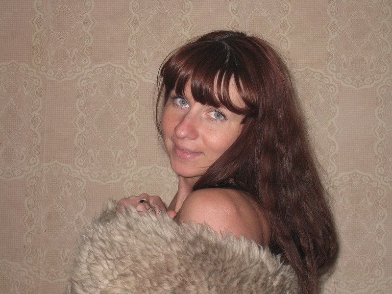 Голая брюнетка оголила груди для съемки 9 фото Голая брюнетка оголила груди для съемки 9 фото