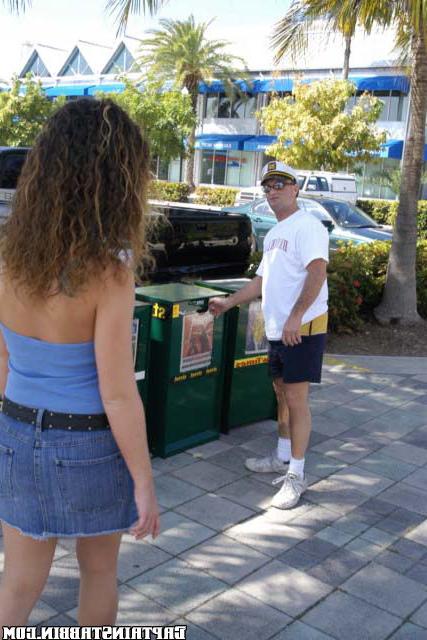 Секс с привлекательной озорной девушкой на яхте 2 фото Секс с привлекательной озорной девушкой на яхте 2 фото