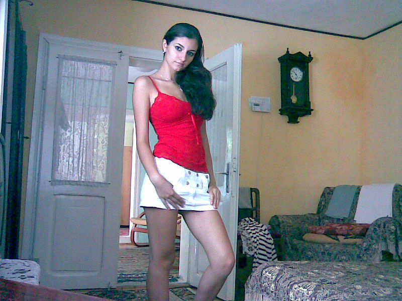 Молодая брюнетка показала нижнее белье 1 фото Молодая брюнетка показала нижнее белье 1 фото