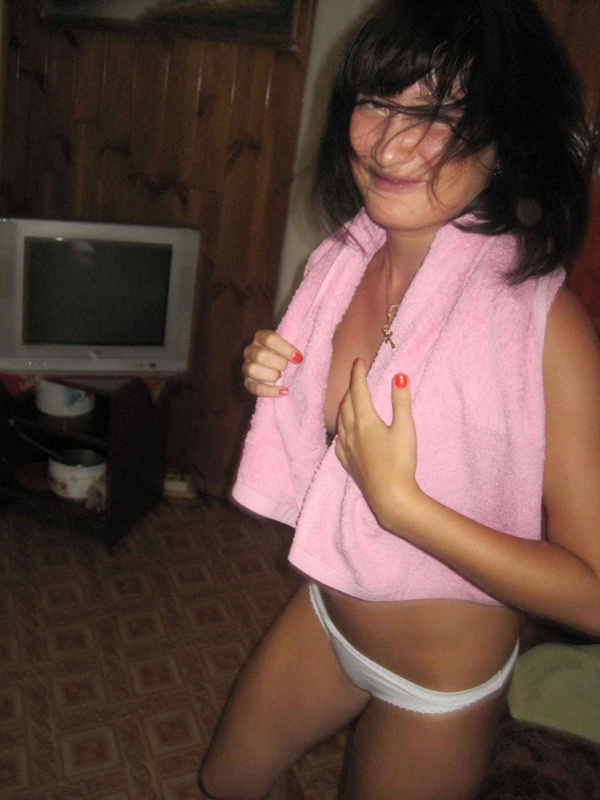 Молодые девки развлеклись в селе 2 фото Молодые девки развлеклись в селе 2 фото