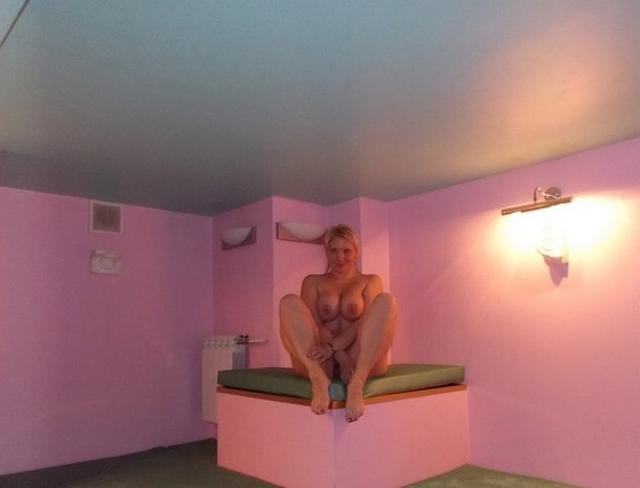 Грудастая блондинка обожает свежие цветы 12 фото Грудастая блондинка обожает свежие цветы 12 фото