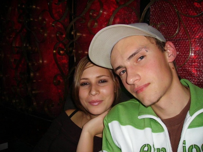 Мастурбация влагалища подруги интимной игрушкой 1 фото